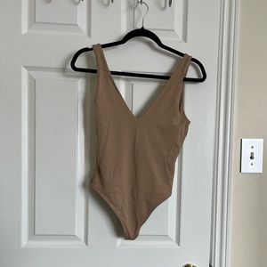 Aritzia Babaton sculpt deep v thong body suit (M)